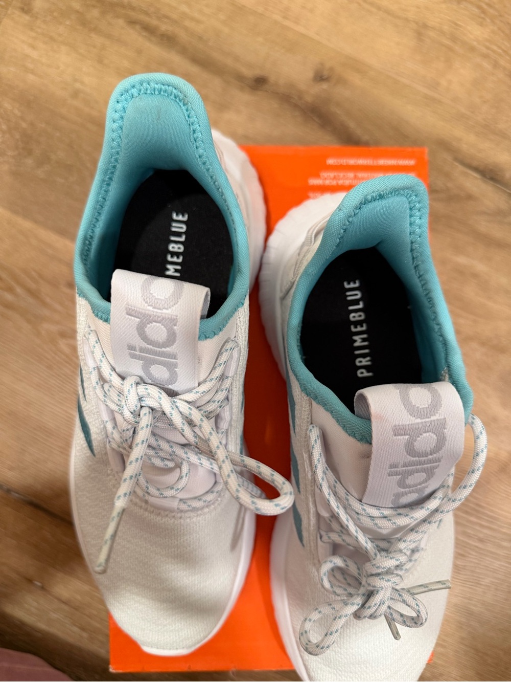 Adidas Women’s Size 6 White & Teal Lightweight Sneakers - Picture 6 of 8